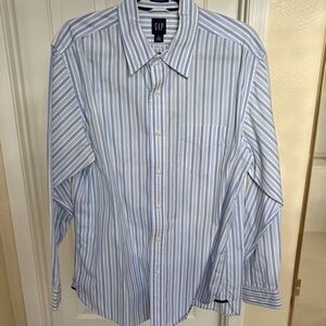 GAP Men's Light Blue and White Striped Button Down Shirt